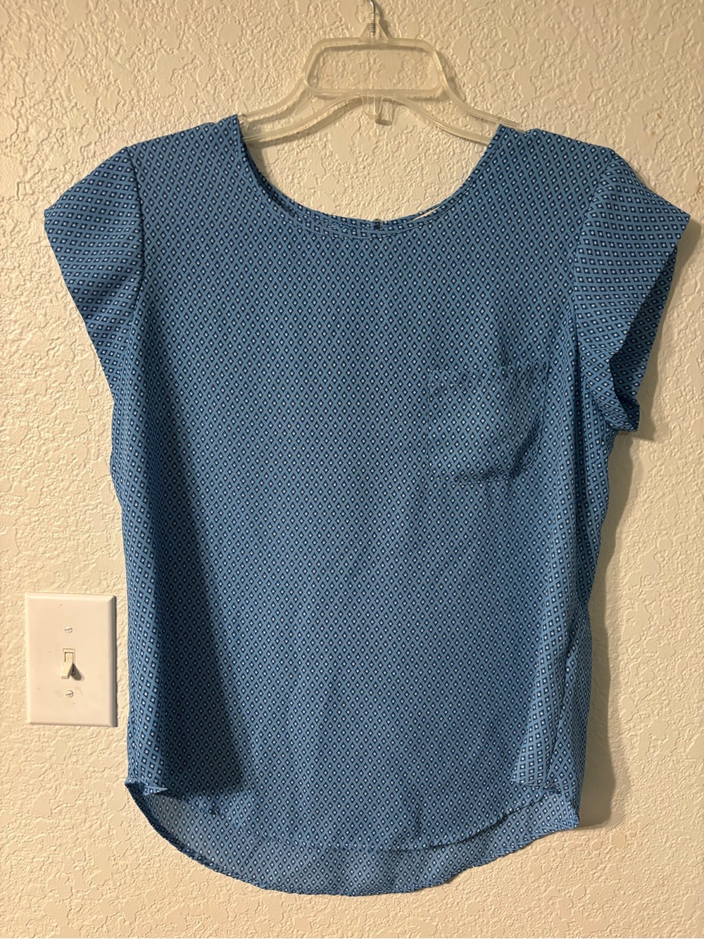 Lily White Blue Diamond Print Cap Sleeve Blouse